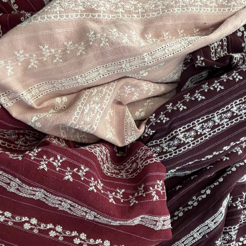 Geborduurde gestreepte linnen  - Winter Clothing Material recensie en prijs